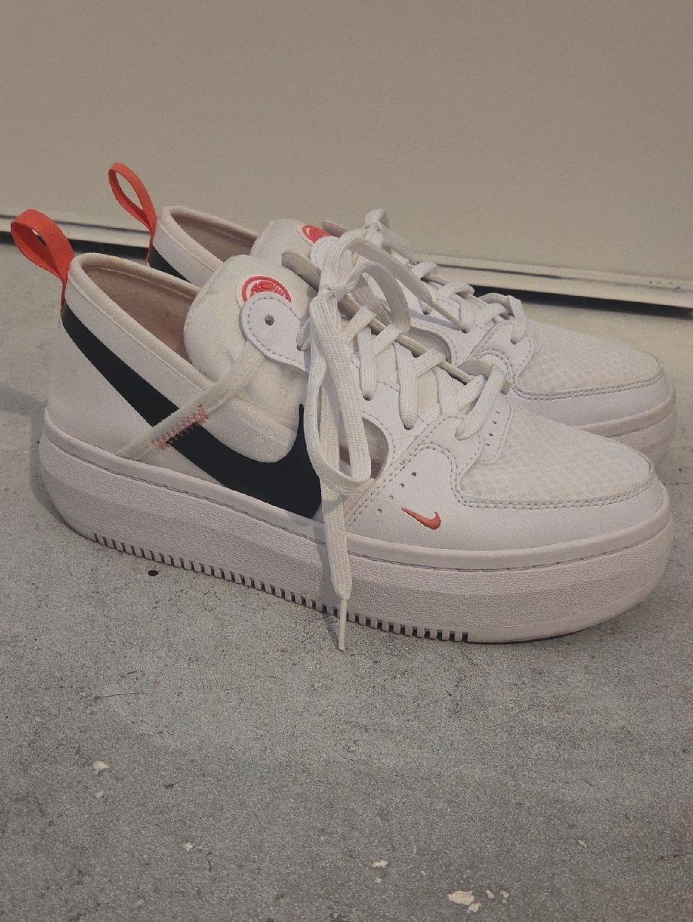 Nike White Platform Sneakers with Black Swoosh and Pink Pull Tabs Size 9.5